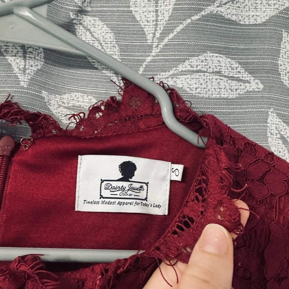 Exquisite English Manor Elegant Burgundy Lace Dress - Picture 3 of 11